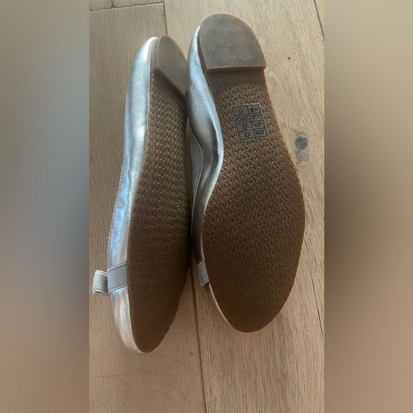 Michael Kors Metallic Silver Ballet Flats 8.5 - Picture 4 of 4